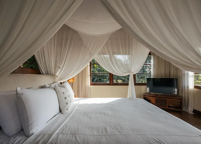 Hartwood Elegant 2br In Ubud